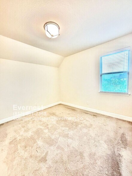 Building Photo - 914 Devonshire Dr