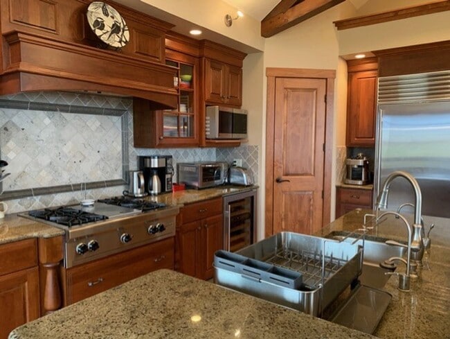 Building Photo - Fully furnished executive home with lake views located in gated community in Polson- Available Se...