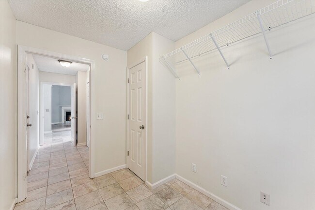 Building Photo - AVAILABLE OCTOBER 2025! [PET FRIENDLY]