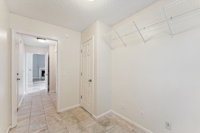 Building Photo - AVAILABLE OCTOBER [PET FRIENDLY]