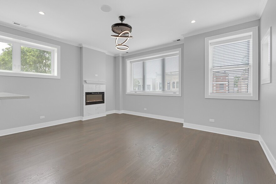 Building Photo - 4827 S St Lawrence Ave