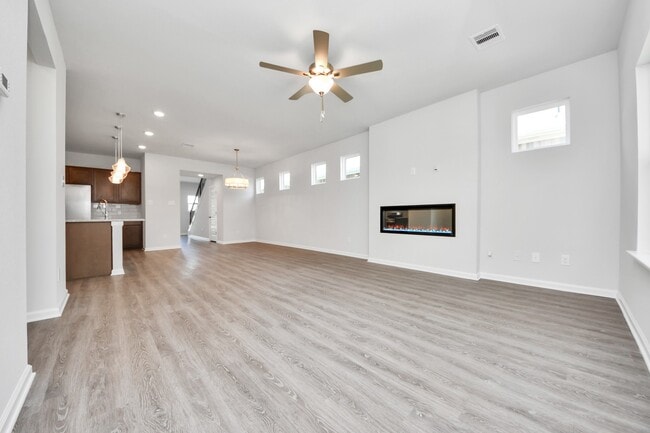 Building Photo - 15523 Foresail Ln