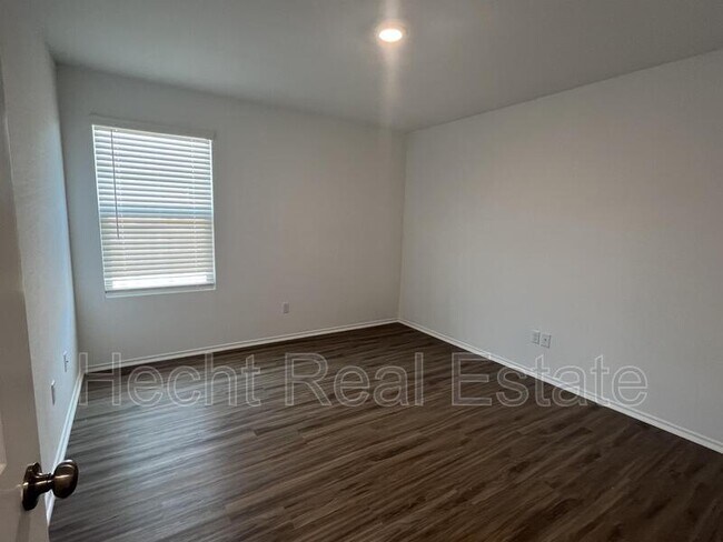 Building Photo - 283 Silver Glen Dr