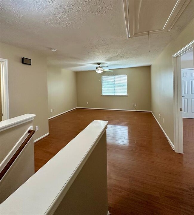 Building Photo - 16402 Tudor Point Ct