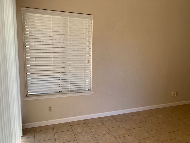 Building Photo - Adorable well maintained 3 bedroom 2 bath ...