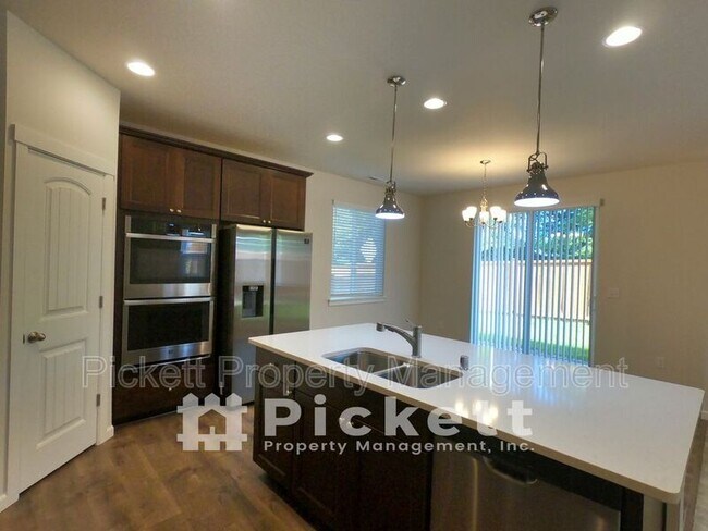 Building Photo - 4222 Andasio Loop SE