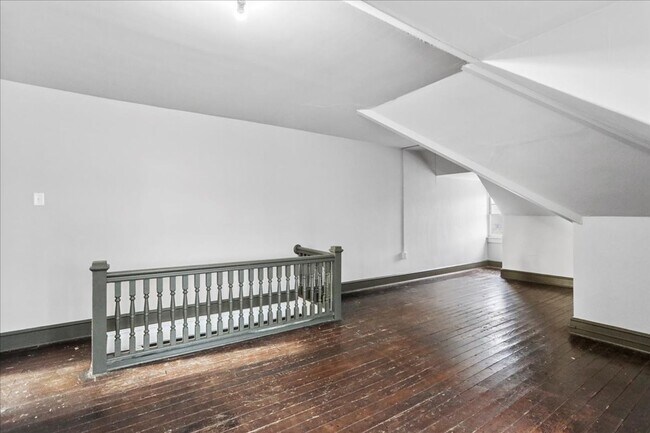 Building Photo - 1052 Edgar Ave