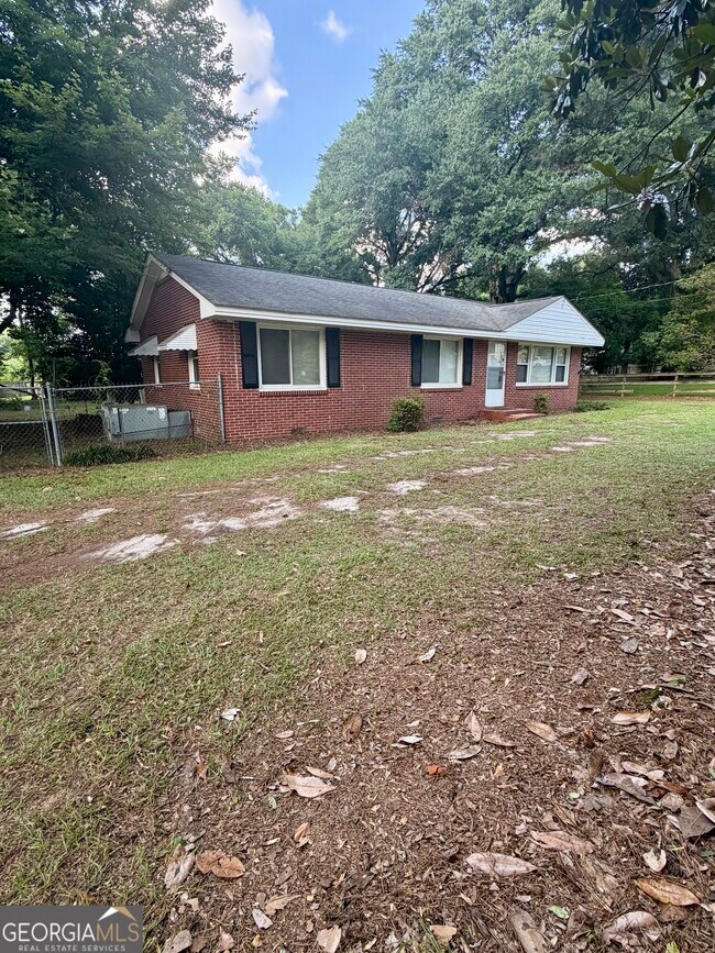 Building Photo - 1301 Smoak Ave