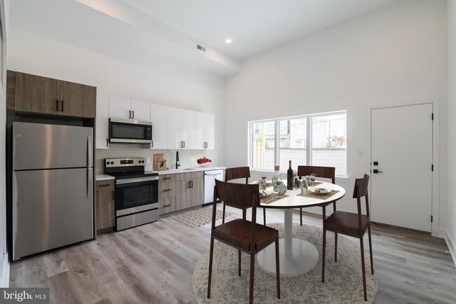 Building Photo - 1420 Point Breeze Ave