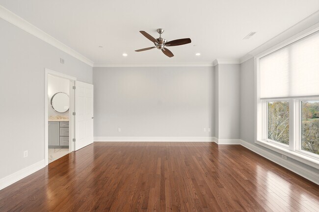 Building Photo - 6600 Seminary Woods Pl