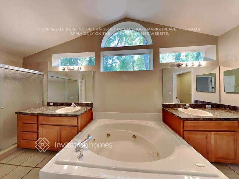 Building Photo - 1402 Whispering Woods Way