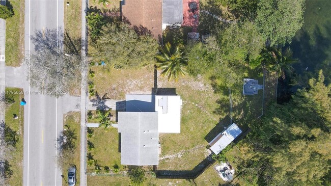 Building Photo - 3241 SW 40th Ave