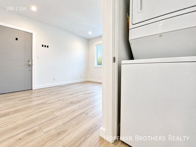 Building Photo - 5732 Aldama St