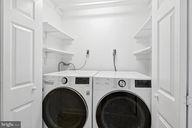 Building Photo - 915 Jefferson St