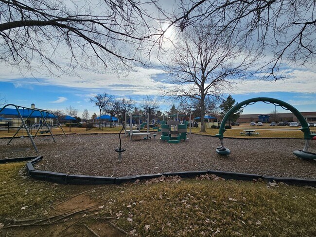 Building Photo - Available now ready for immediate move in  $500 off second month's rent move in special