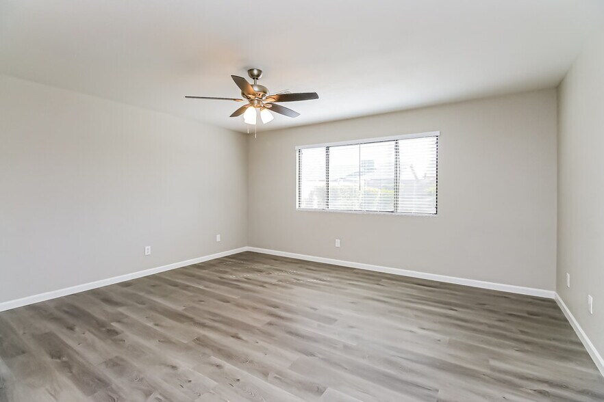 Building Photo - 4537 N 87th Ave