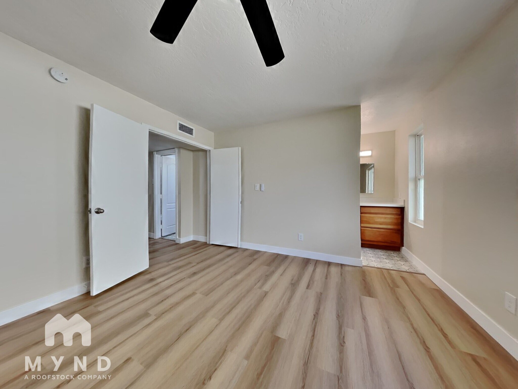 Building Photo - 5721 S Siesta Ln