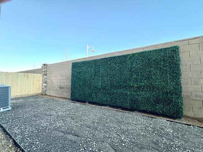 Building Photo - Beautiful Brand New SOLAR 3 bedroom 2.5 Bathroom Just Built in Lincoln CA!