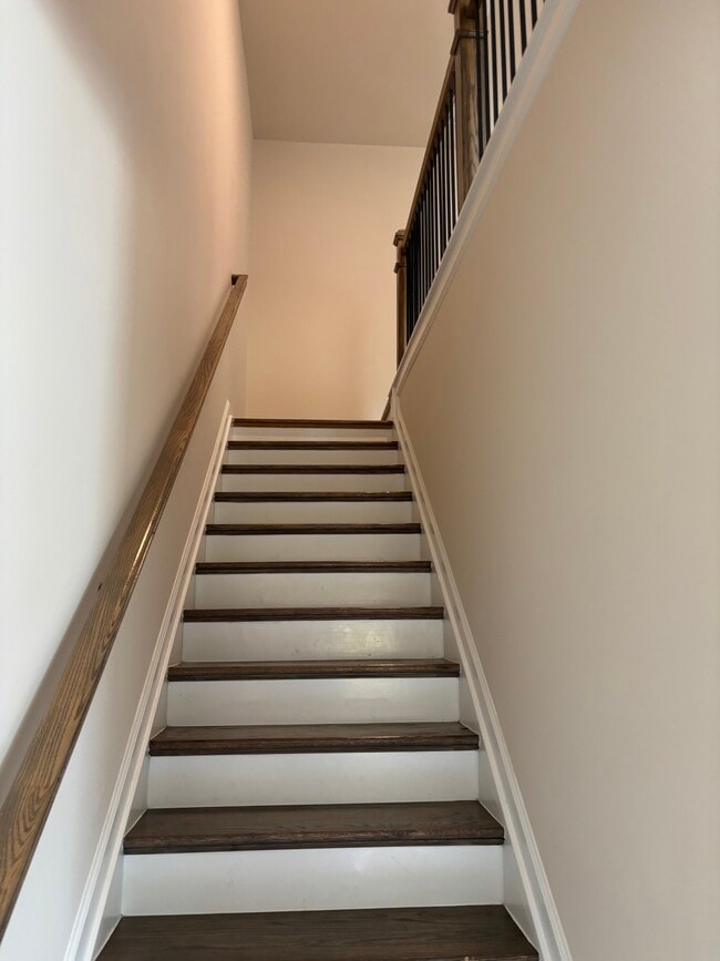 Building Photo - 837 Falls Grove Trl