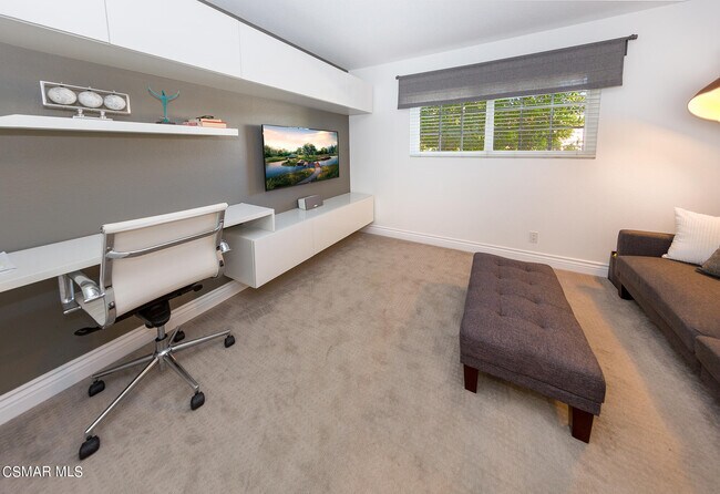 Building Photo - 249 Greenmeadow Dr