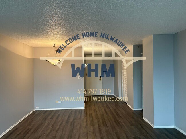 Building Photo - 929 N Astor St