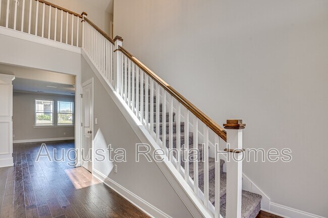 Building Photo - 909 Chesford Dr