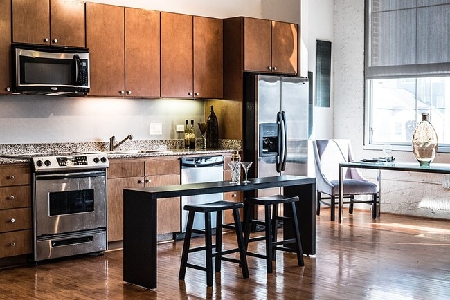 Building Photo - 1312 Live Oak St