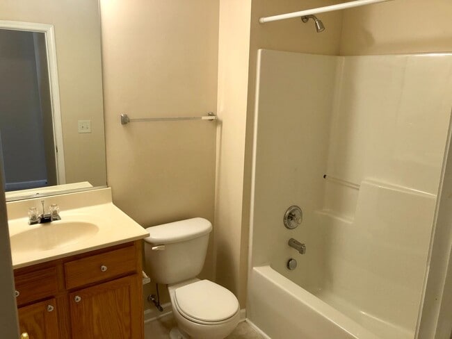 Building Photo - 29 Edgebrook Cir