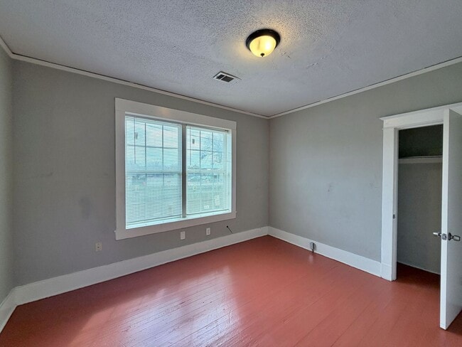 Building Photo - Renovated 2 bedroom Duplex NOW AVAILABLE!! ~ Minutes from midtown/downtown Memphis