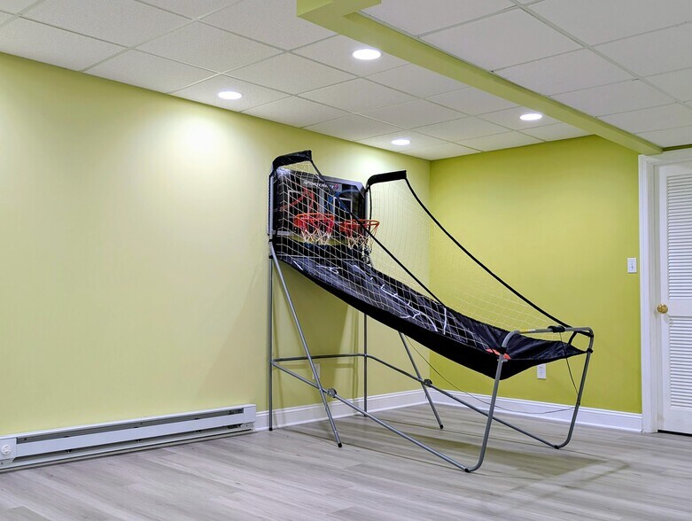 Building Photo - 111 Harvard Cir