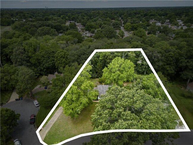 Building Photo - 1044 Commodore Dr