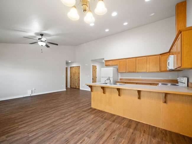 Building Photo - 503 16th St
