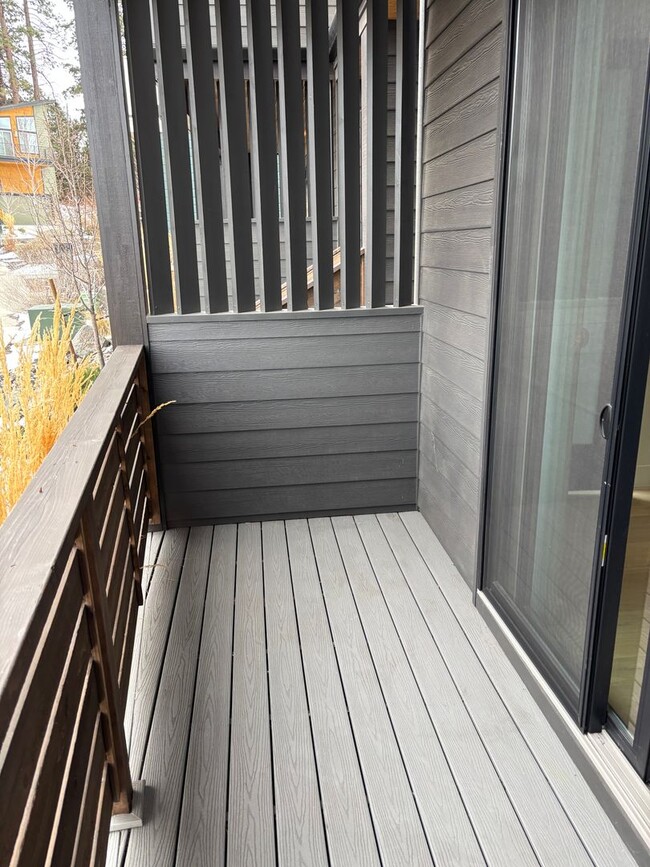 Building Photo - Modern Home Near Old Mill