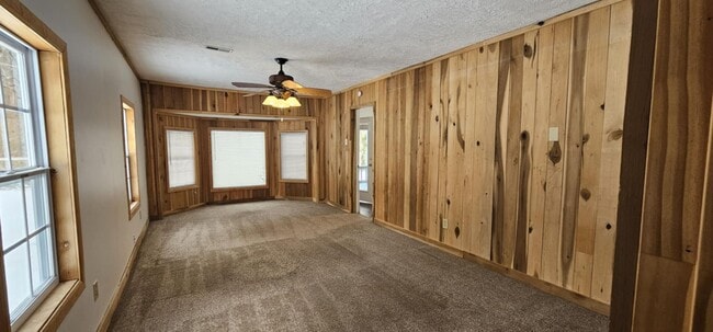 Building Photo - Peaceful Country Living Just Minutes from Nashville!