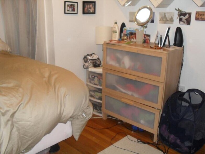 Building Photo - 14 Stockwell St