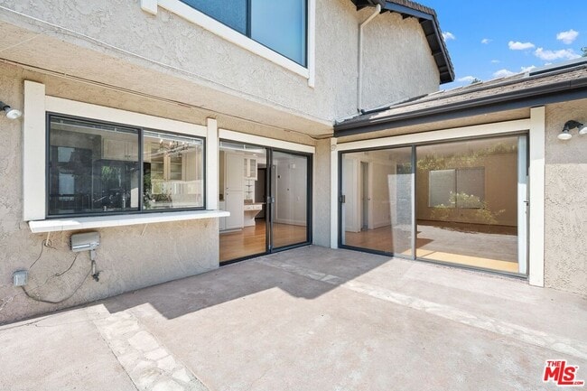 Building Photo - 1347 Avenida de Cortez