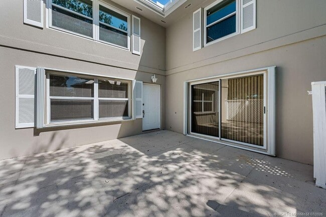 Building Photo - 2905 SW Lakemont Pl