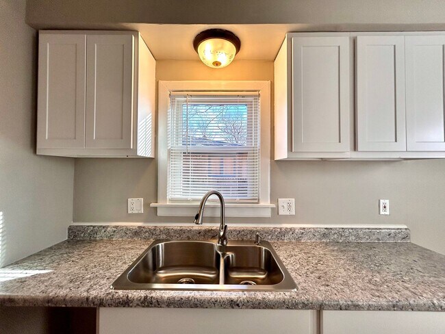 Building Photo - 297 W Larch Ave