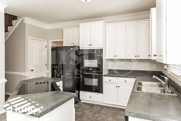 Building Photo - 5388 Beechmont Dr
