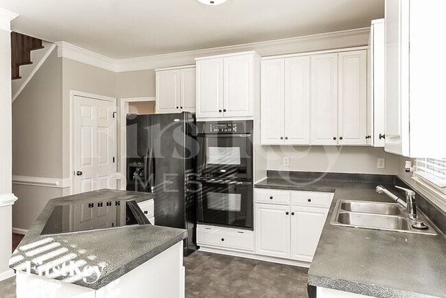 Building Photo - 5388 Beechmont Dr