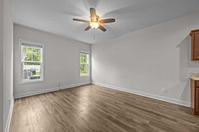 Building Photo - Welcome to Stonebay Townhomes!