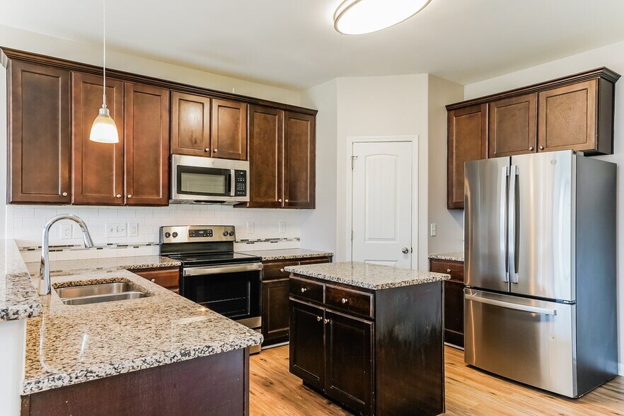 Building Photo - 238 Grovemere Ln