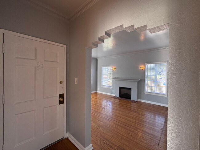 Building Photo - 1722 W 79th St