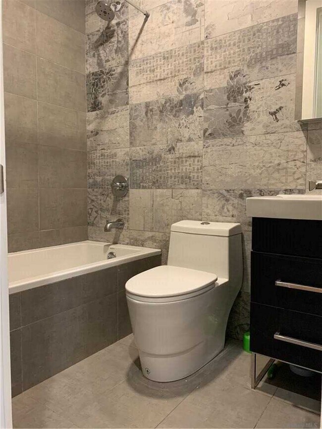 Building Photo - 1815 Putnam Ave