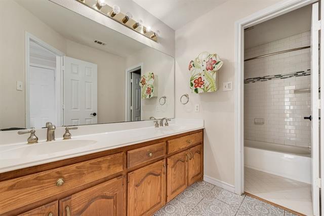 Building Photo - 608 Hawthorn Cir