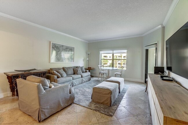 Building Photo - 300 Uno Lago Dr