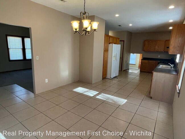 Building Photo - 3 br, 2 bath House - 548 N Volutsia St