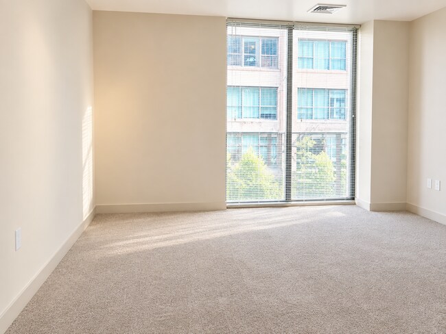 Building Photo - 910 Lenora St
