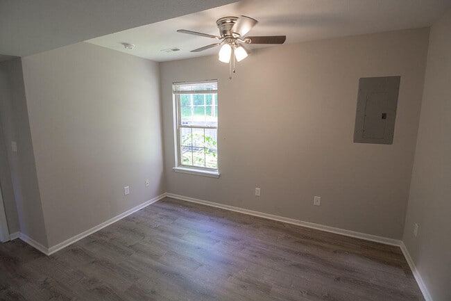 Building Photo - 1413 Greensboro Dr