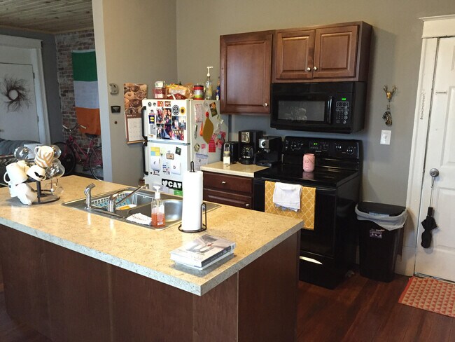 Building Photo - 1 Bedroom 1 Bath Upstairs Downtown Lafayette